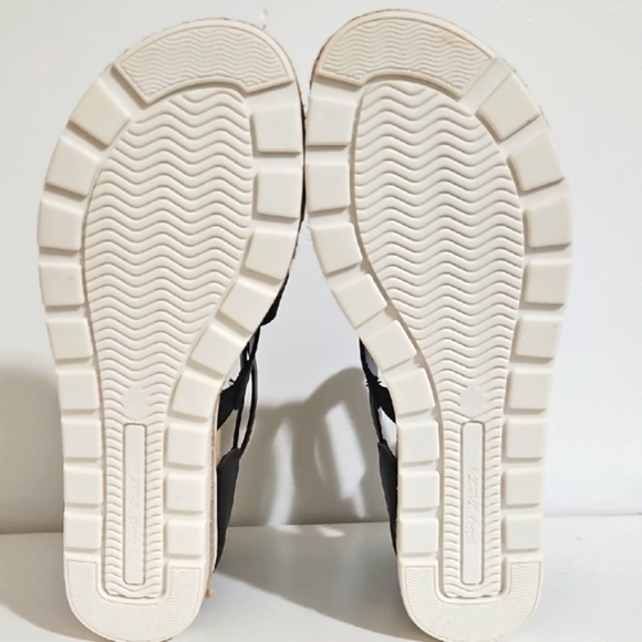 NWT Easy Street Simone comfortable and adjustable wedge sandals Size 8W - Picture 10 of 10